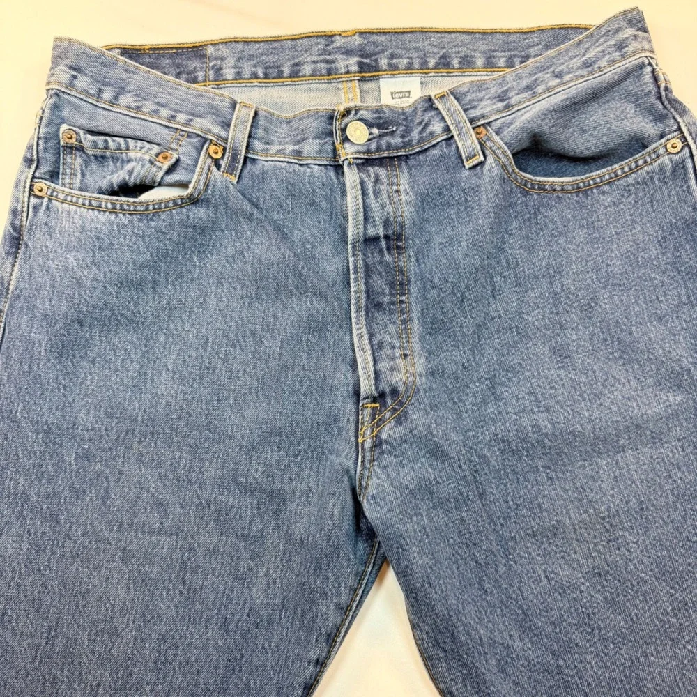 Levi's 501 Original Fit Jeans Men's 36x29 Button Fly Light Wash Denim Y2K 2003